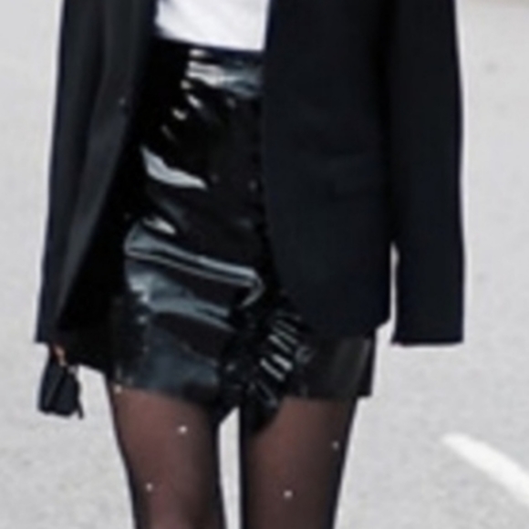 🤑3×25🤑 NWOT! BLACK PATENT MINI SKIRT - Picture 3 of 7